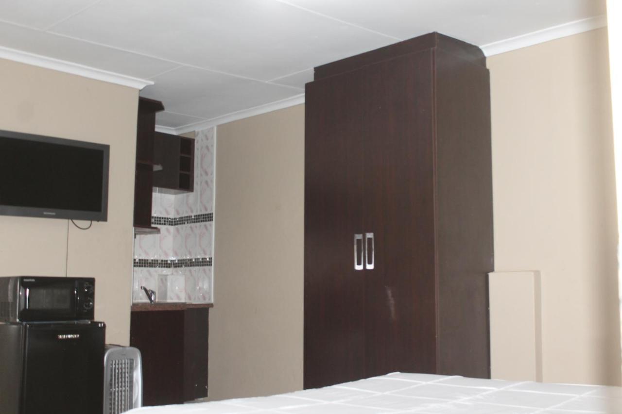 Miraton Guest Lodge Johannesburg Ngoại thất bức ảnh